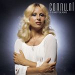 15-02-1976 Bonnie St. Clair at studio in Amsterdam. Photo: Govert de Roos/Connu

[keywords]Half Length, Eyecontact, Smiling[/keywords]